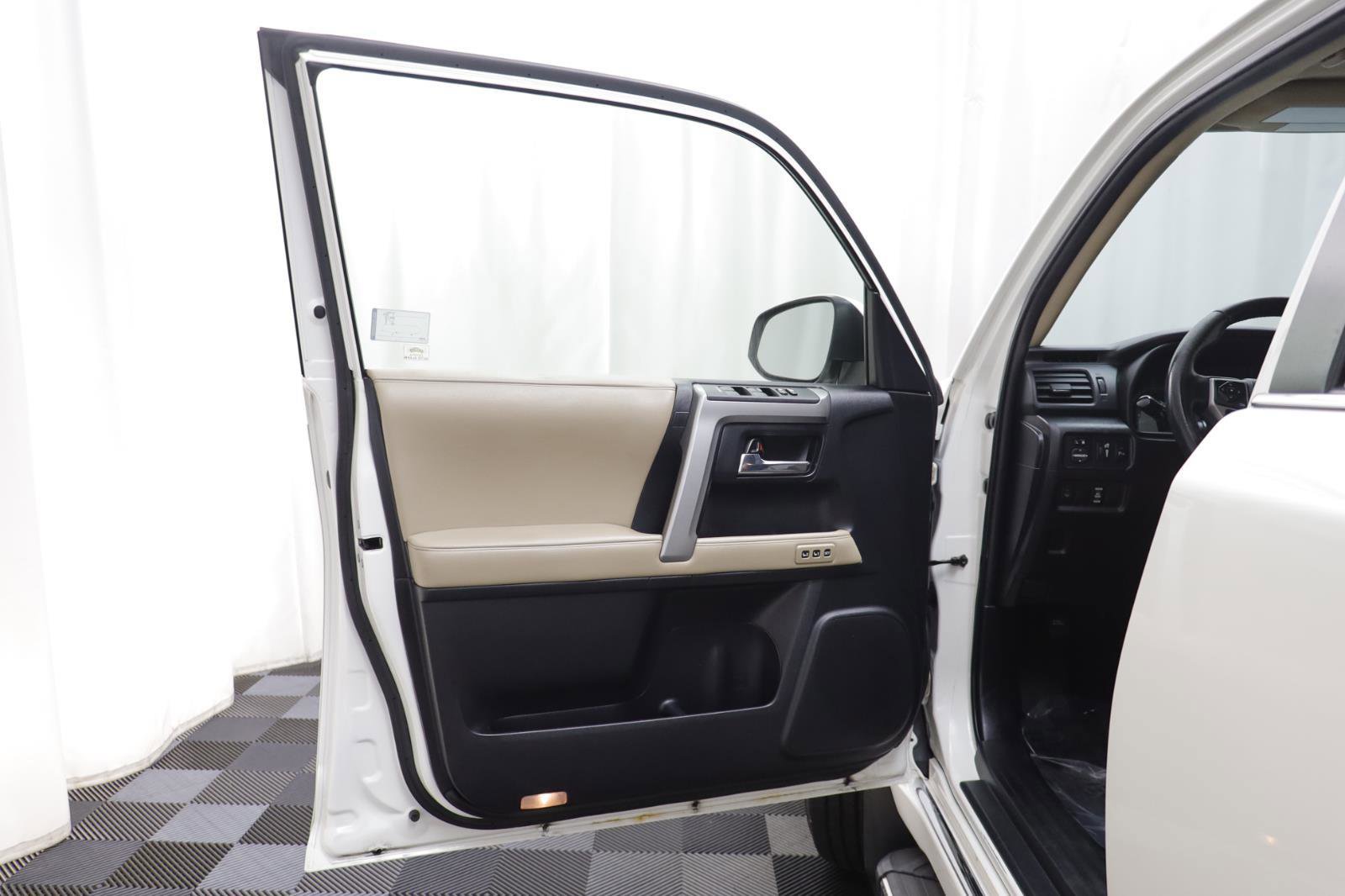 Used 2014 Toyota 4Runner Limited image 4