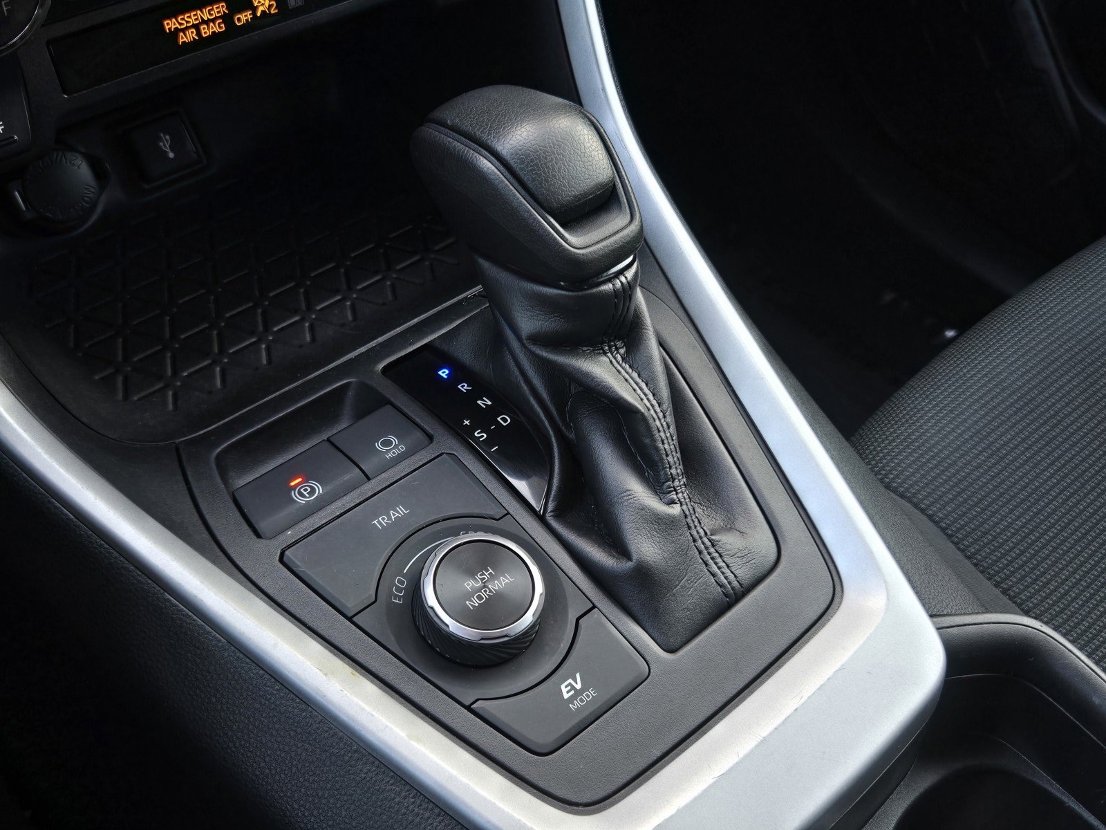 Used 2021 Toyota RAV4 LE image 16