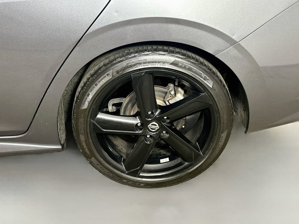Used 2021 Nissan Sentra SR w/ Lighting Package FWD image 8