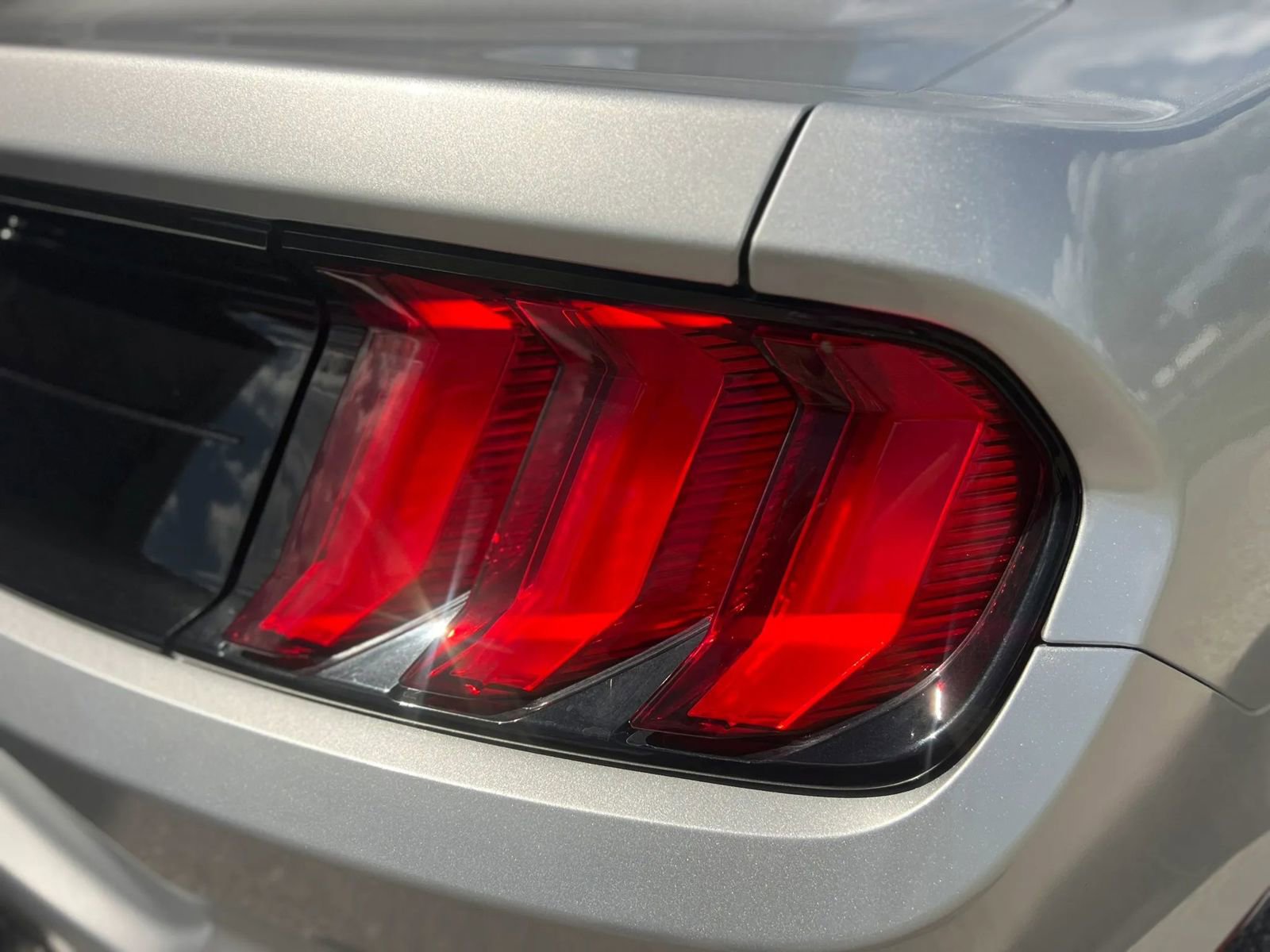 Used 2019 Ford Mustang Coupe RWD image 17