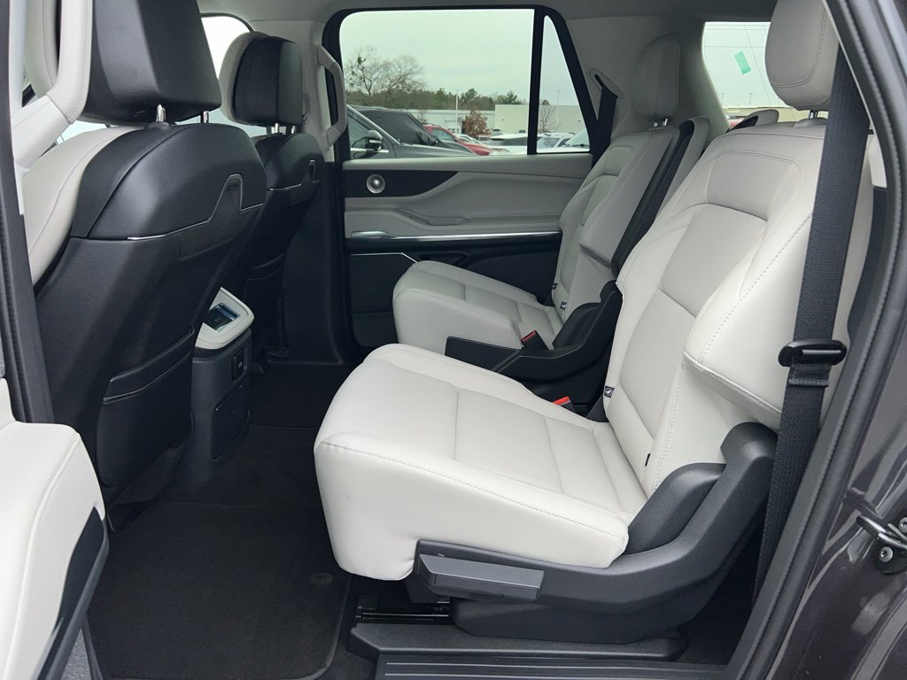 New 2026 Lincoln Navigator L Reserve w/ Jet Appearance Package image 16