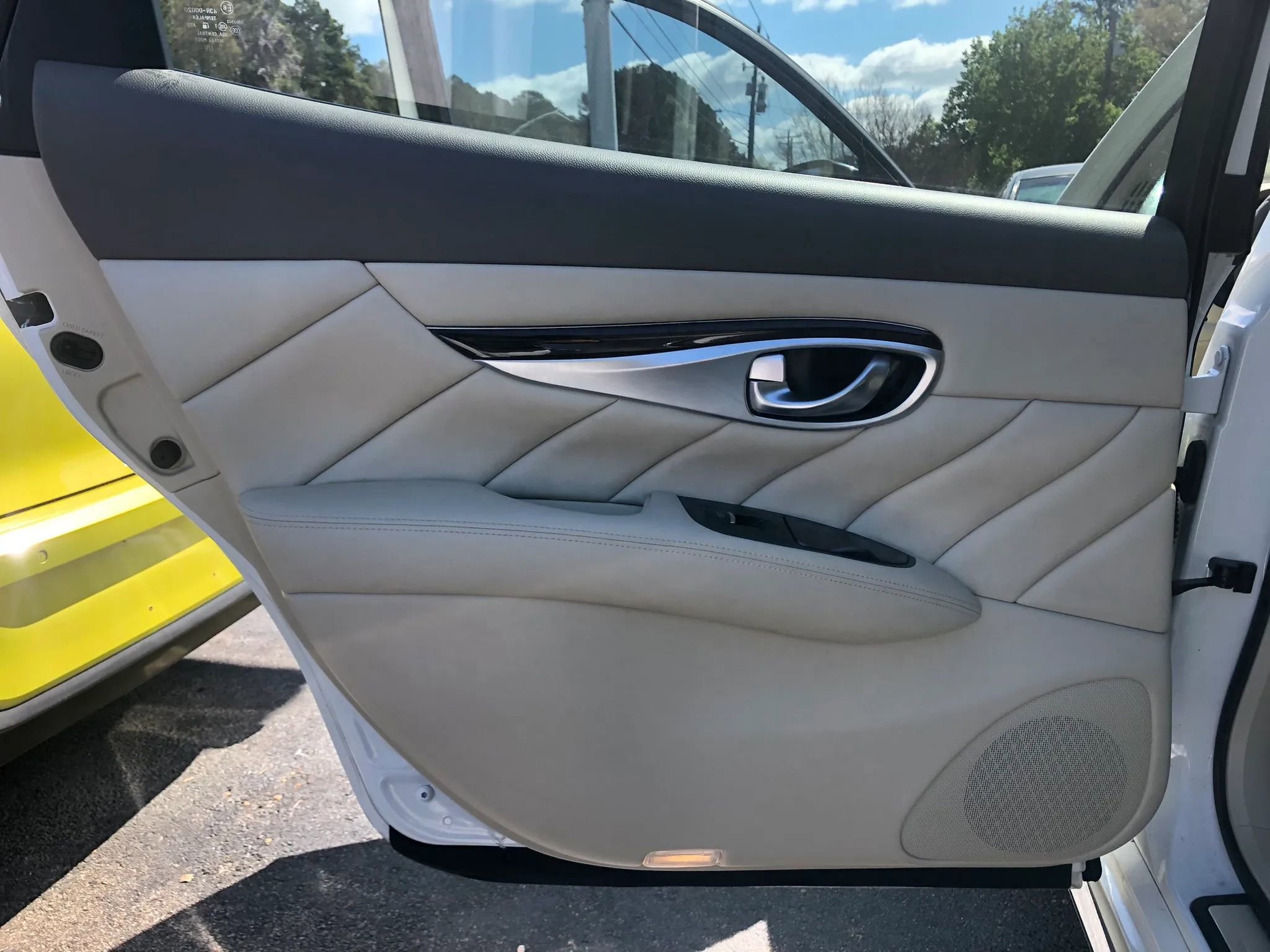 Used 2017 INFINITI Q70 L 3.7 image 32