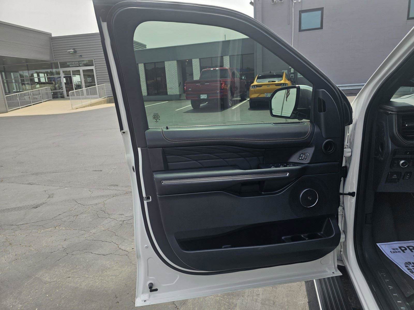 Used 2022 Ford Expedition Platinum image 18