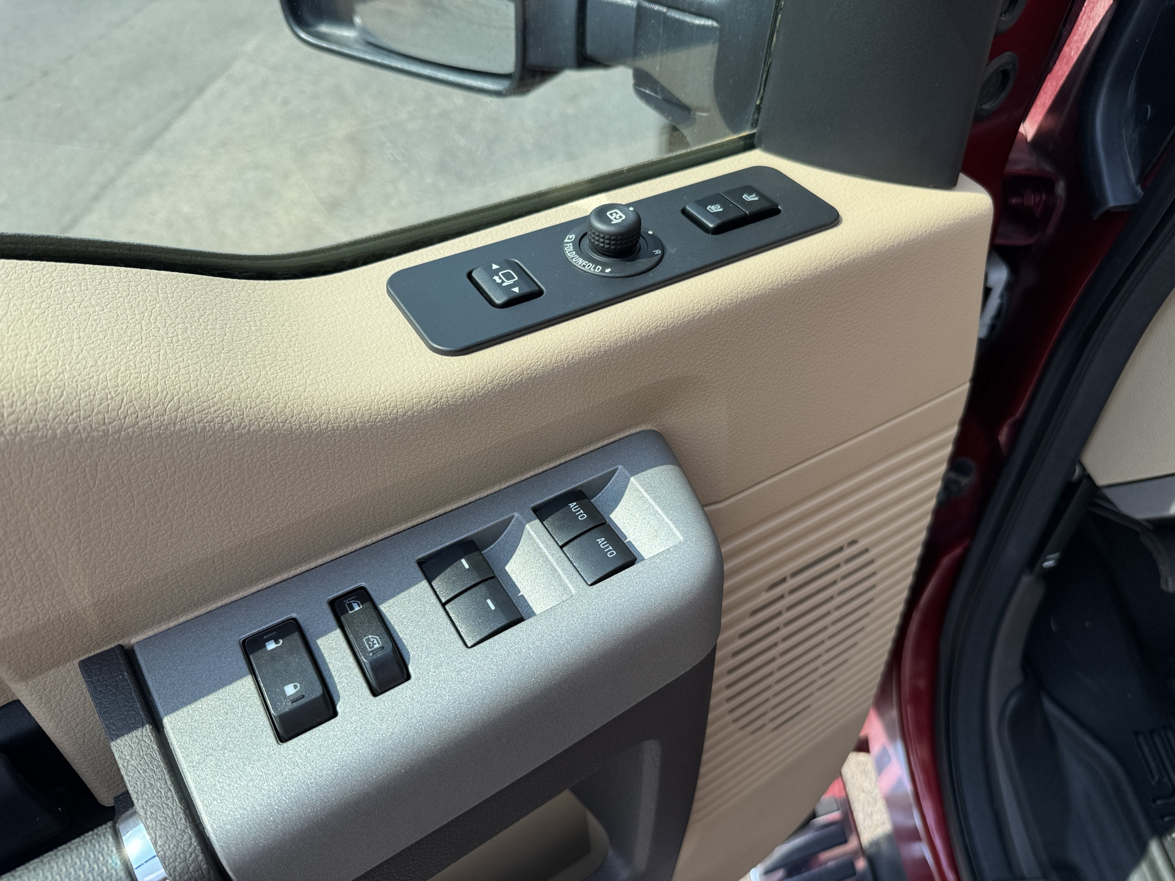 Used 2015 Ford F350 Lariat w/ Lariat Ultimate Package AWD/4WD image 8