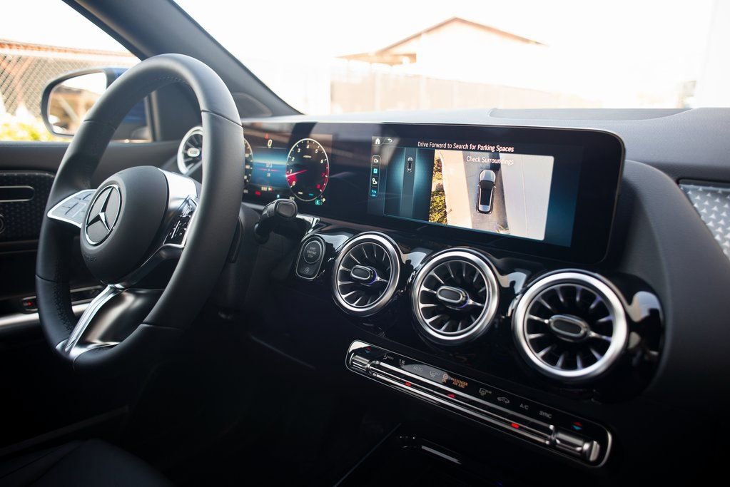 Used 2025 Mercedes-Benz GLA 250 4MATIC image 30