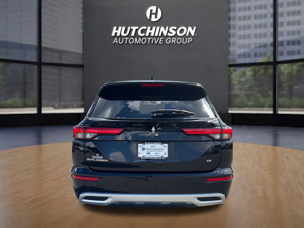 Used 2024 Mitsubishi Outlander SE image 4