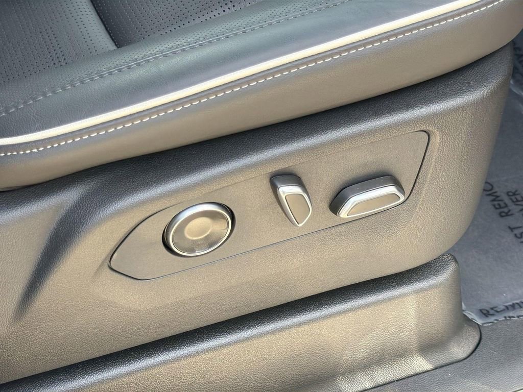 Certified 2026 Cadillac Escalade Luxury RWD image 32