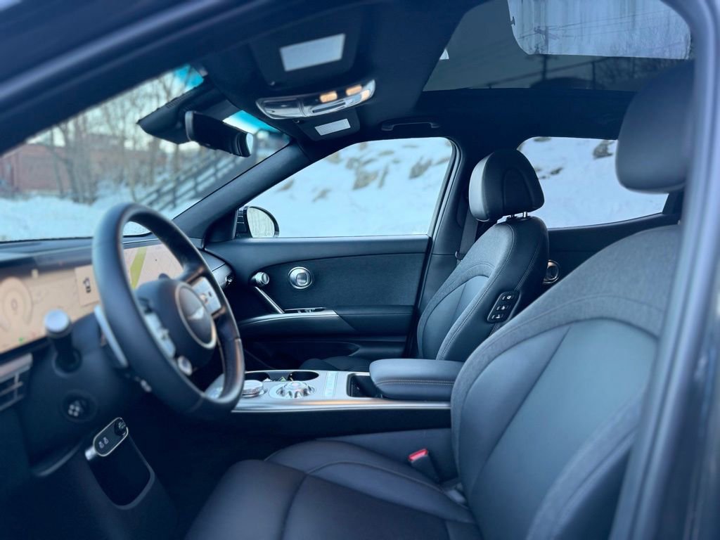 Used 2025 Genesis GV60 Advanced image 14