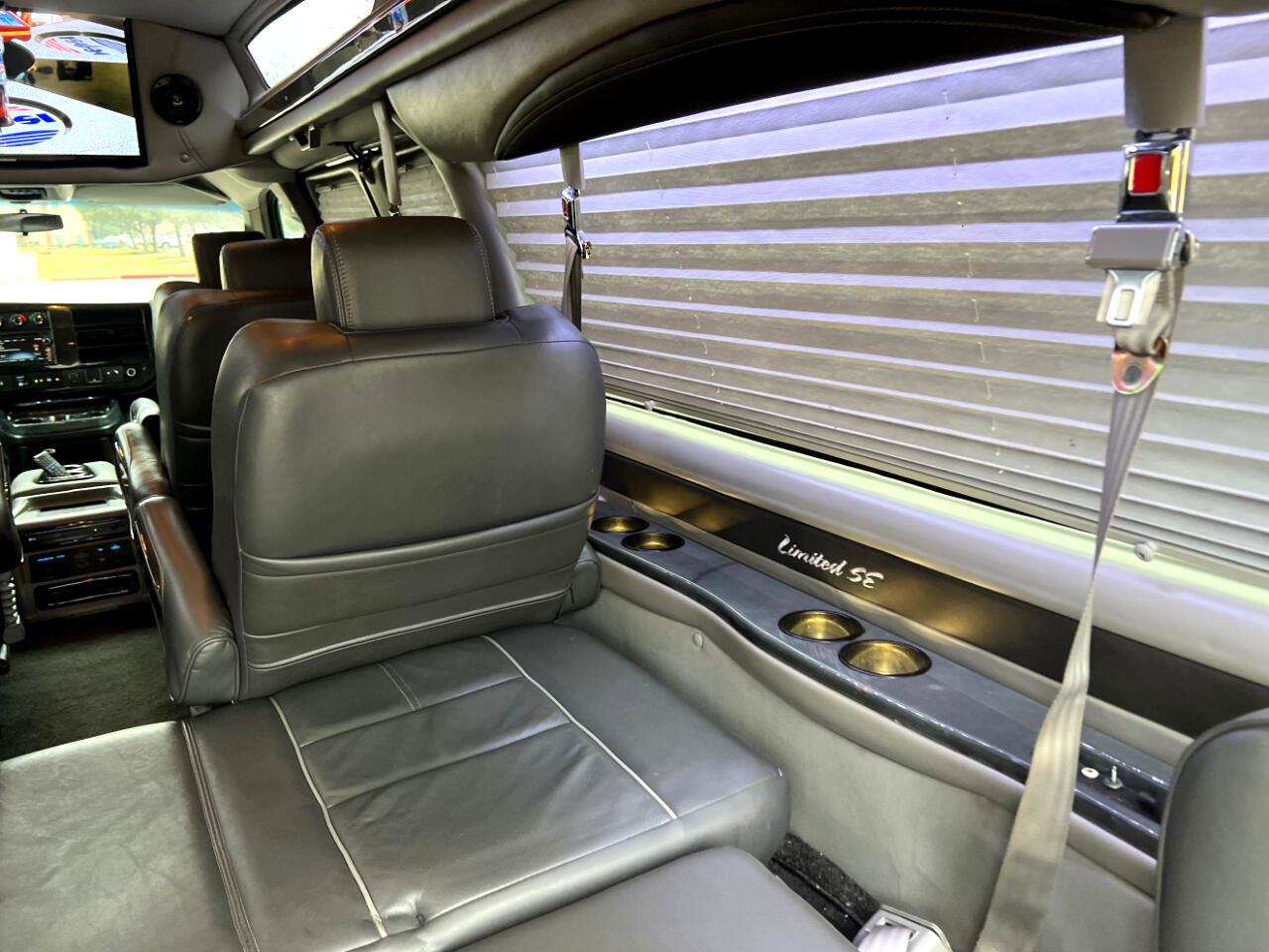 Used 2017 Chevrolet Express 2500 Extended image 54