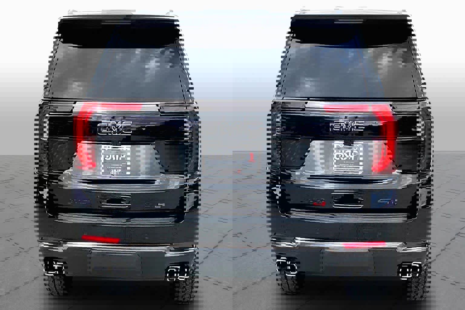 Used 2025 GMC Yukon XL AT4 Ultimate w/ LPO, Floor Liner Package image 5