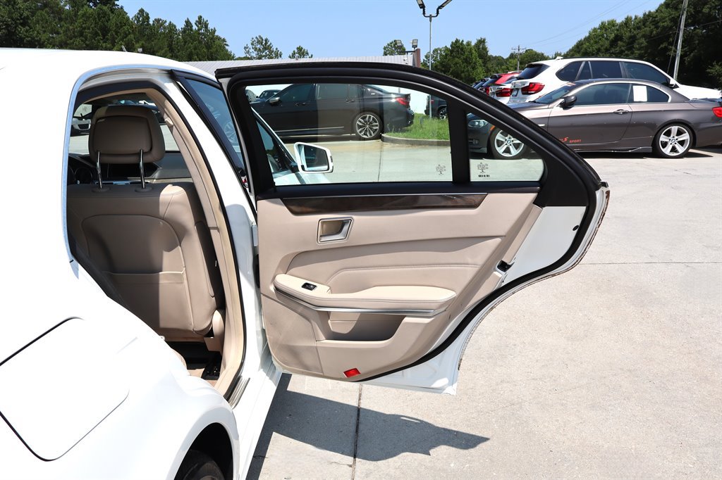 Used 2014 Mercedes-Benz E 250 BlueTEC Sedan image 35
