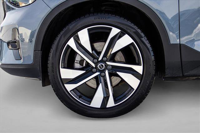 Used 2023 Volvo XC40 B5 Ultimate w/ Protection Package Premier image 9