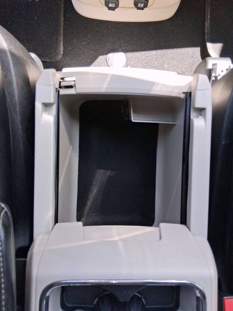 Used 2014 Chrysler Town & Country Touring FWD image 16