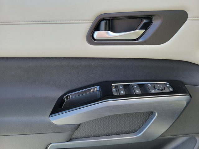 New 2025 Nissan Pathfinder SL image 10