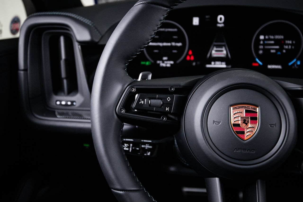 Certified 2025 Porsche Cayenne Turbo GT AWD/4WD image 16