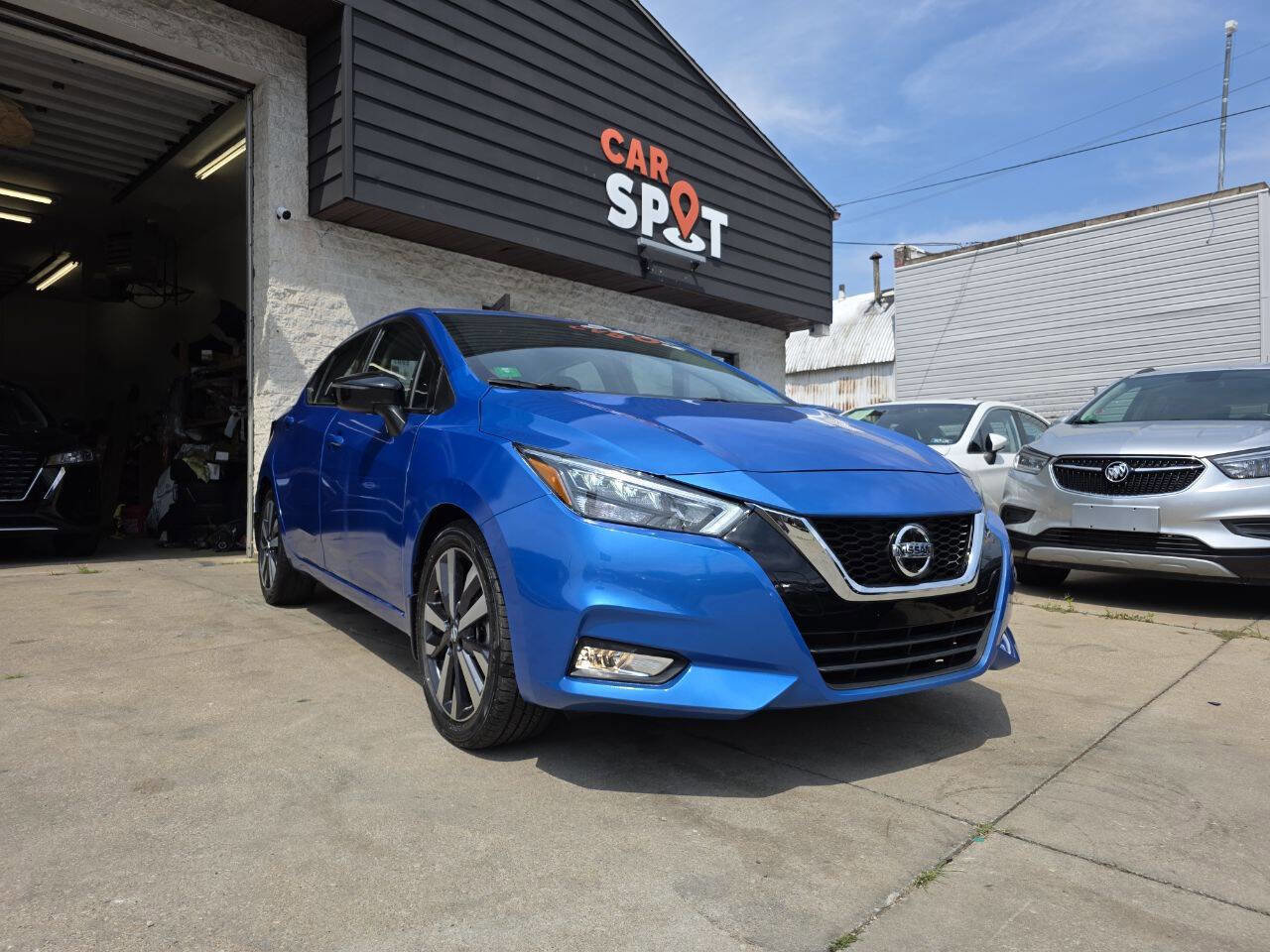 Used 2021 Nissan Versa SR w/ Convenience Package image 1