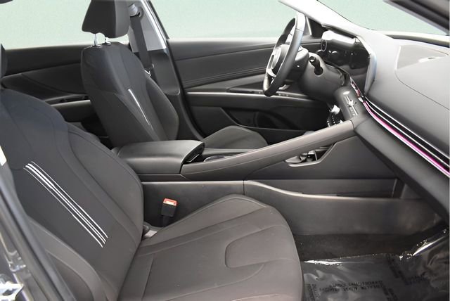 Used 2025 Hyundai Elantra SEL FWD image 19