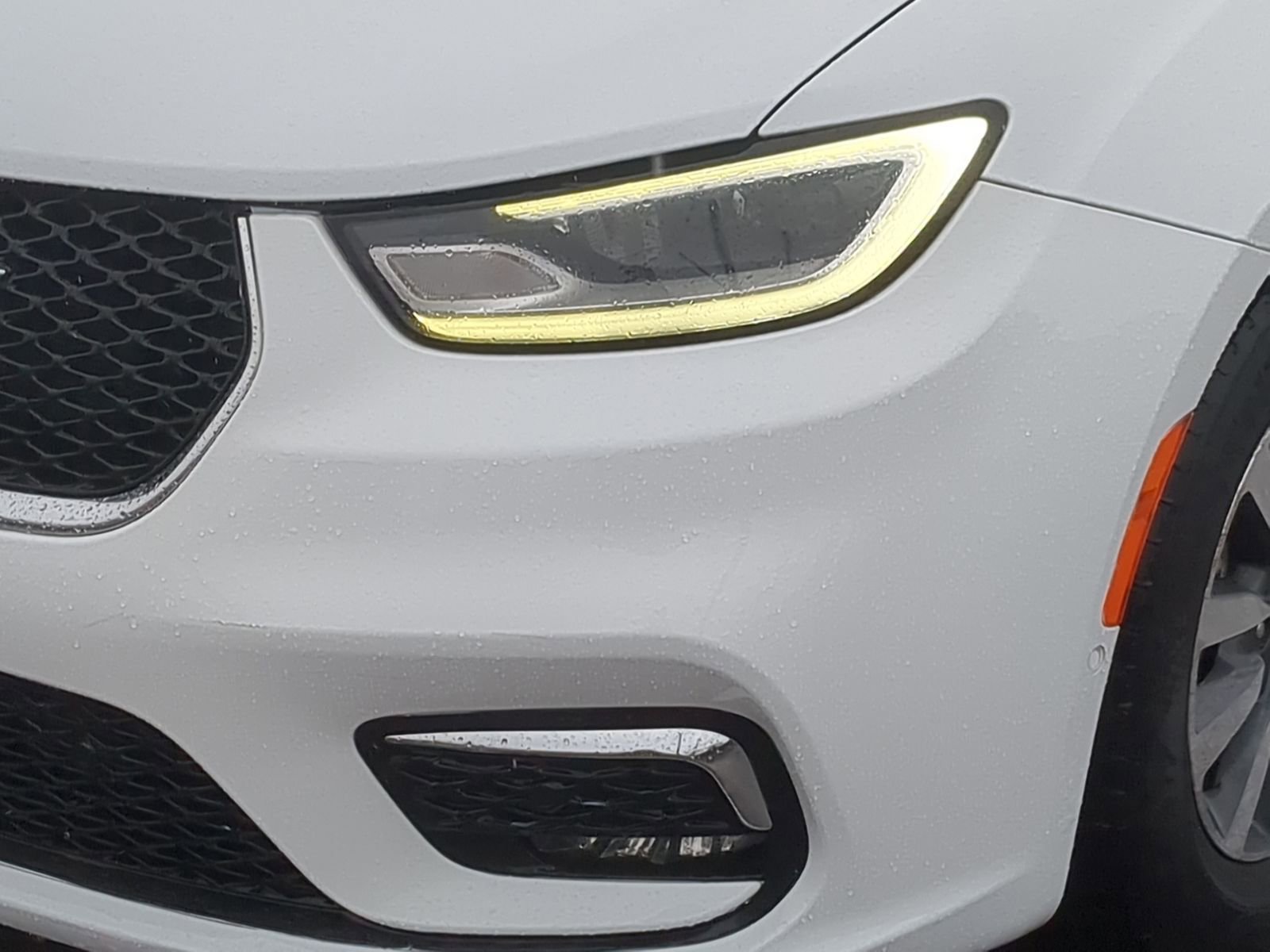 Used 2021 Chrysler Pacifica Touring-L image 15