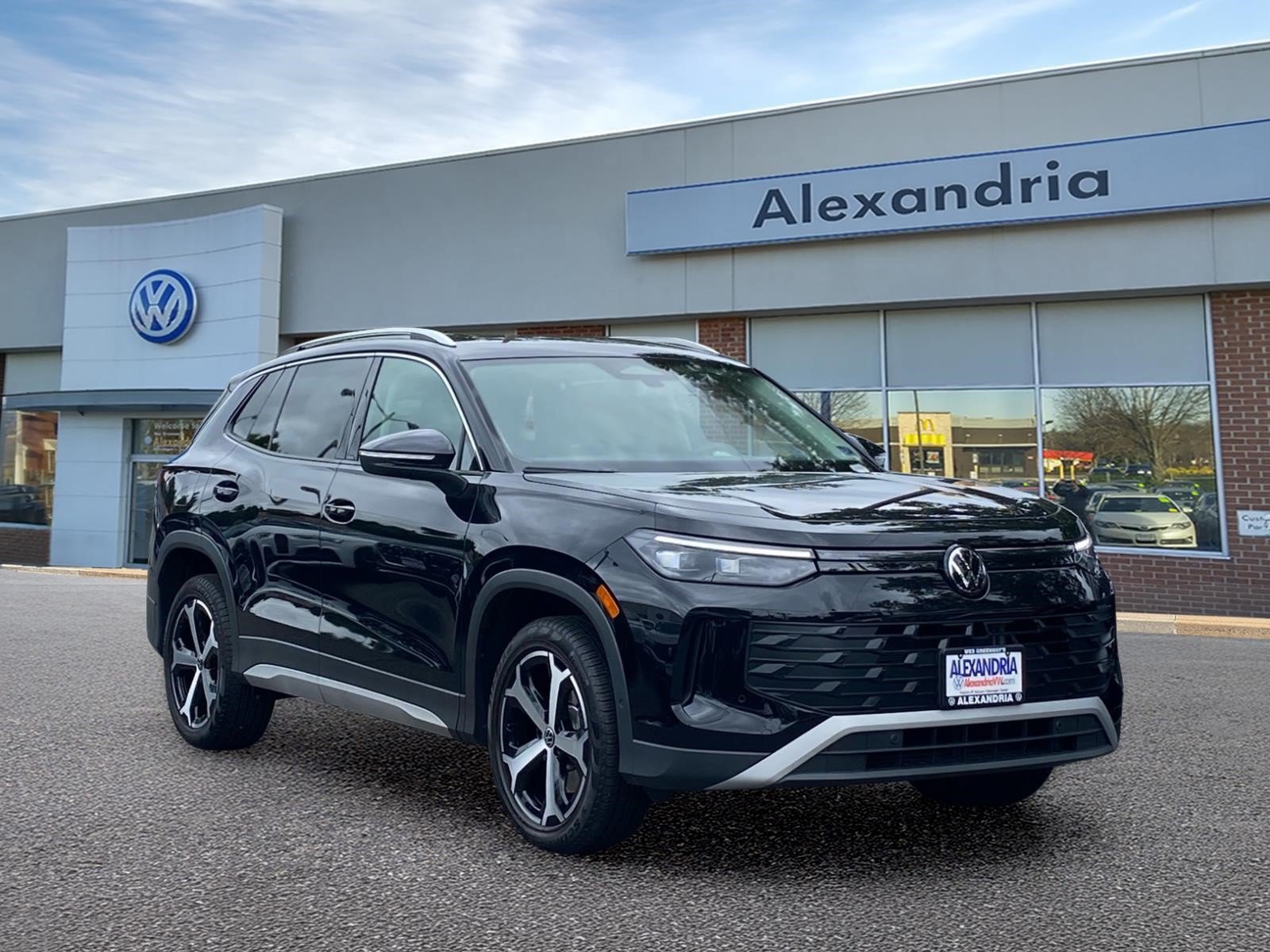 Certified 2026 Volkswagen Tiguan SE AWD/4WD image 1