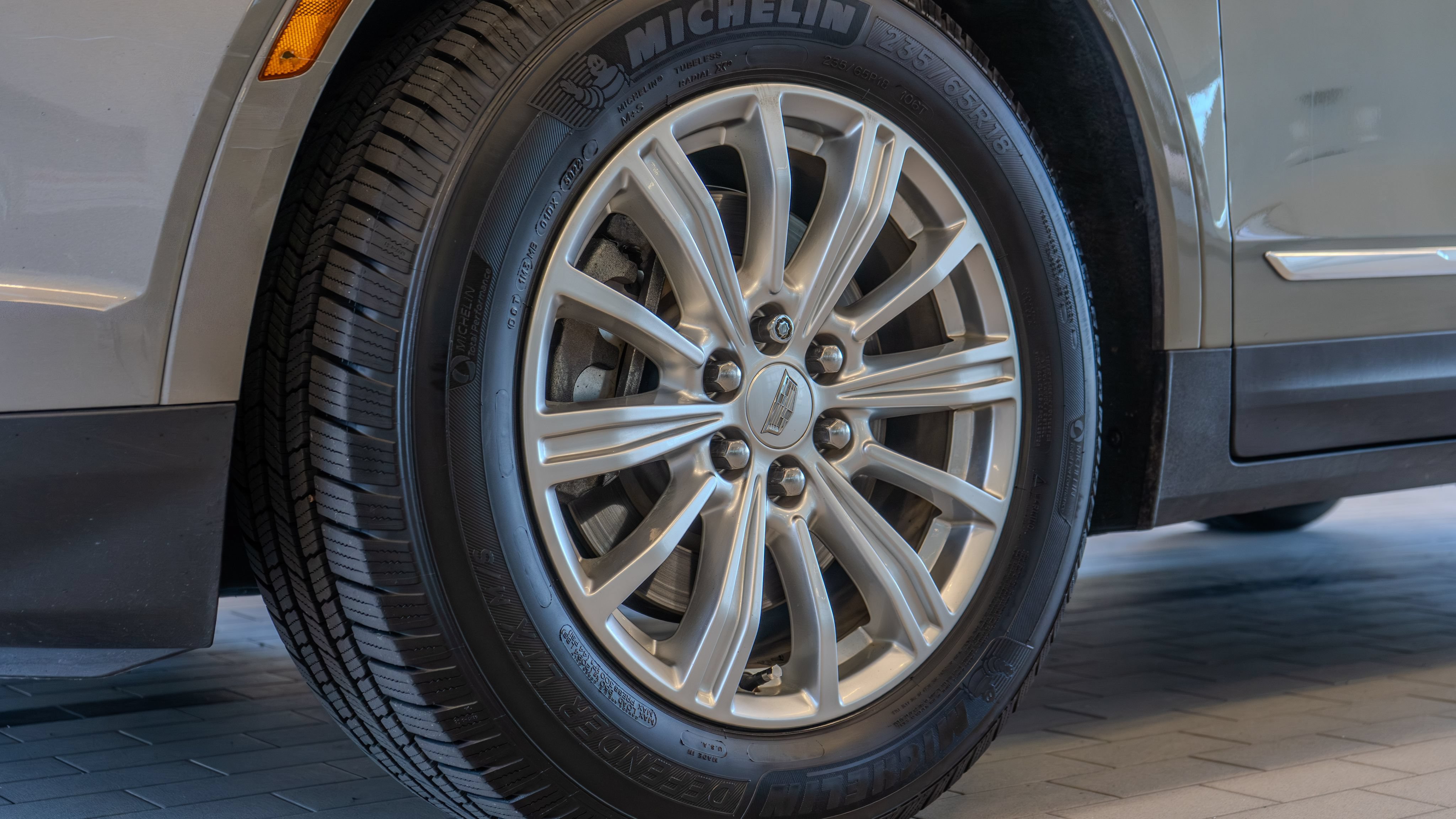 Used 2018 Cadillac XT5 FWD w/ LPO, Wheel Lock Package image 31