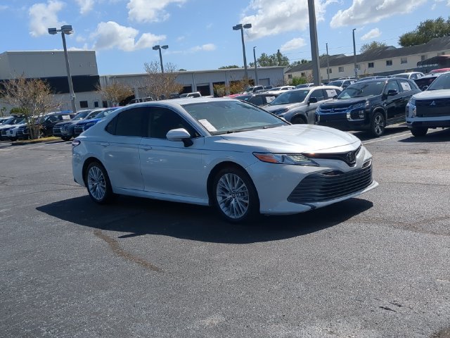 Used 2019 Toyota Camry XLE w/ Navigation Package FWD image 4