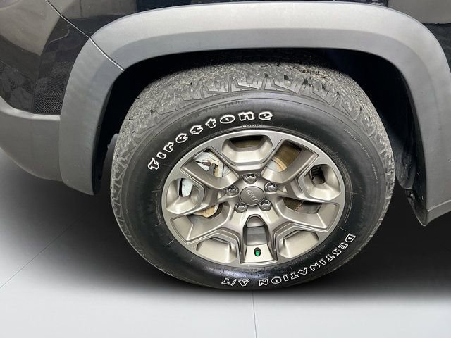 Used 2021 Jeep Cherokee Trailhawk image 10