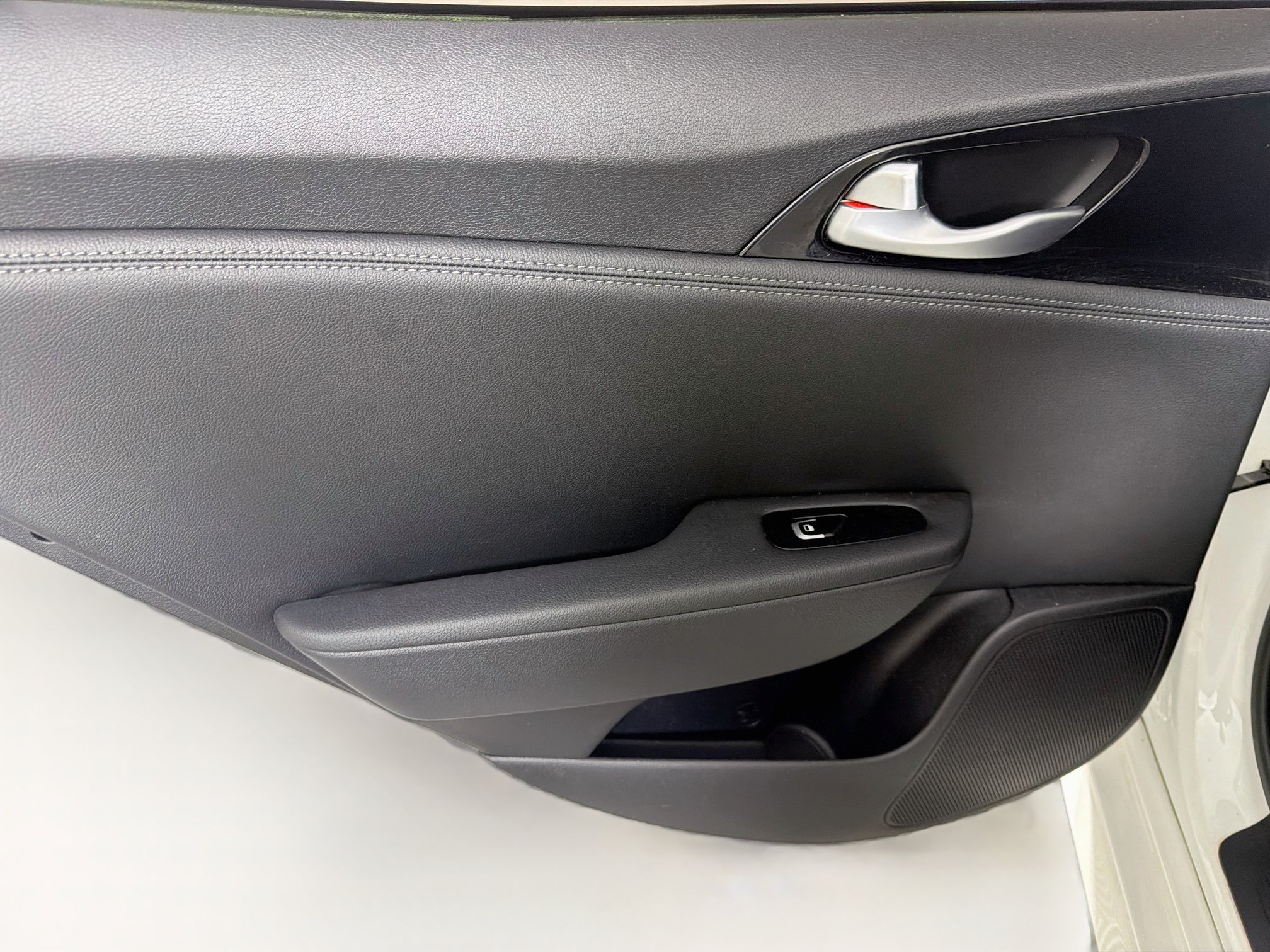 Used 2020 Kia Stinger GT-Line RWD image 24