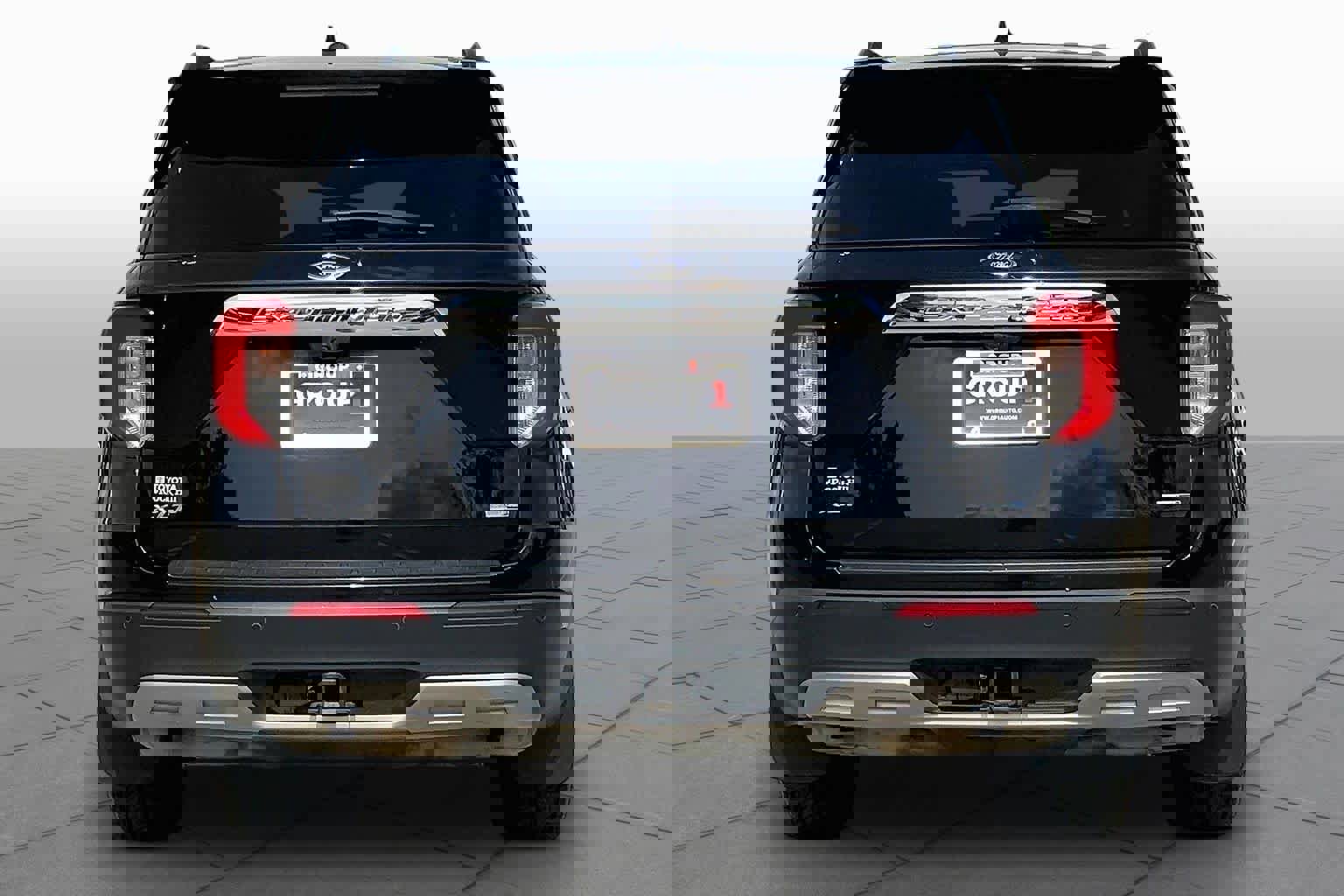 Used 2020 Ford Explorer XLT w/ Equipment Group 202A image 5