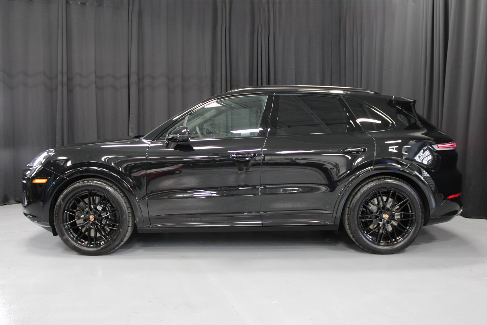 New 2026 Porsche Cayenne GTS image 2