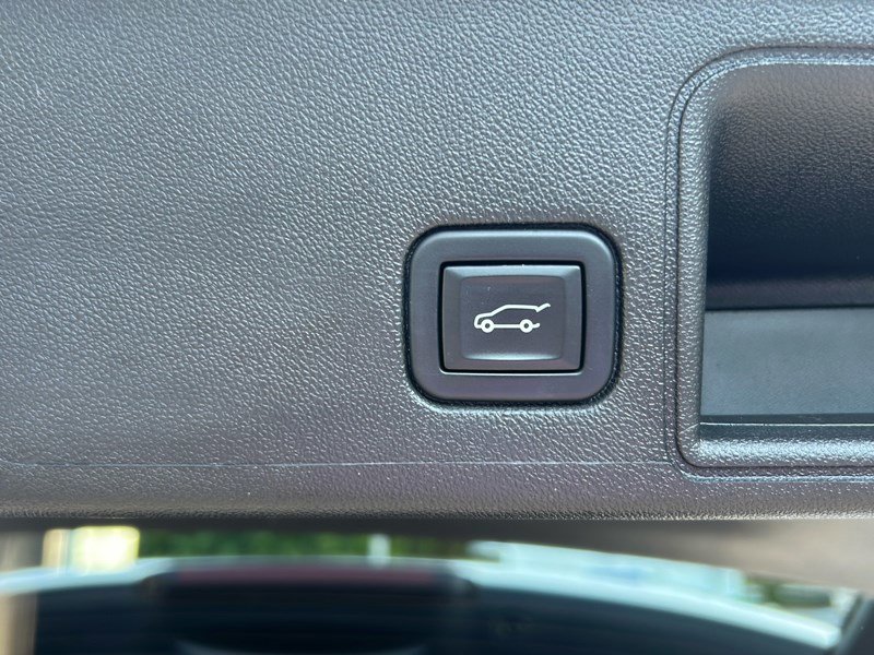 Used 2023 GMC Terrain SLE w/ Driver Convenience Package image 13