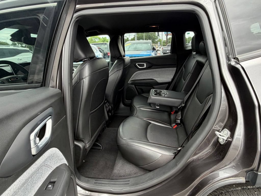 Used 2023 Jeep Compass Latitude AWD/4WD image 13