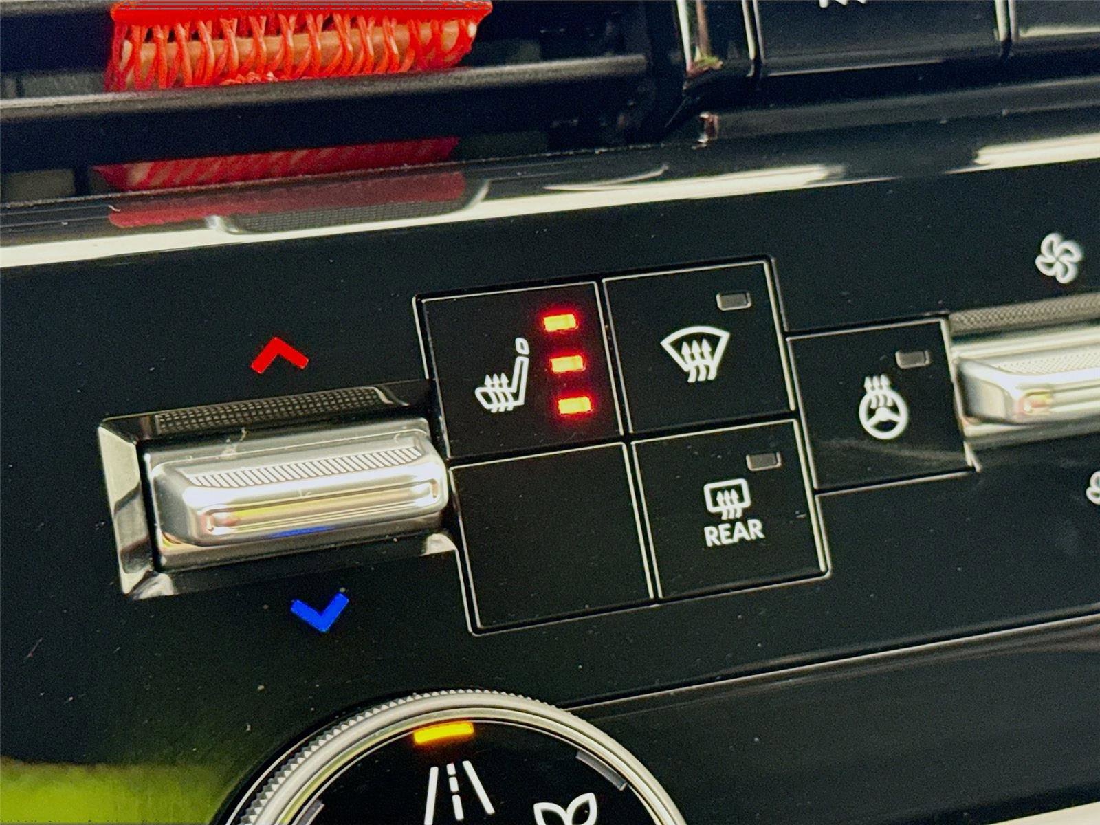 Used 2025 Nissan Armada SL w/ Captain's Chari Seat Package image 12