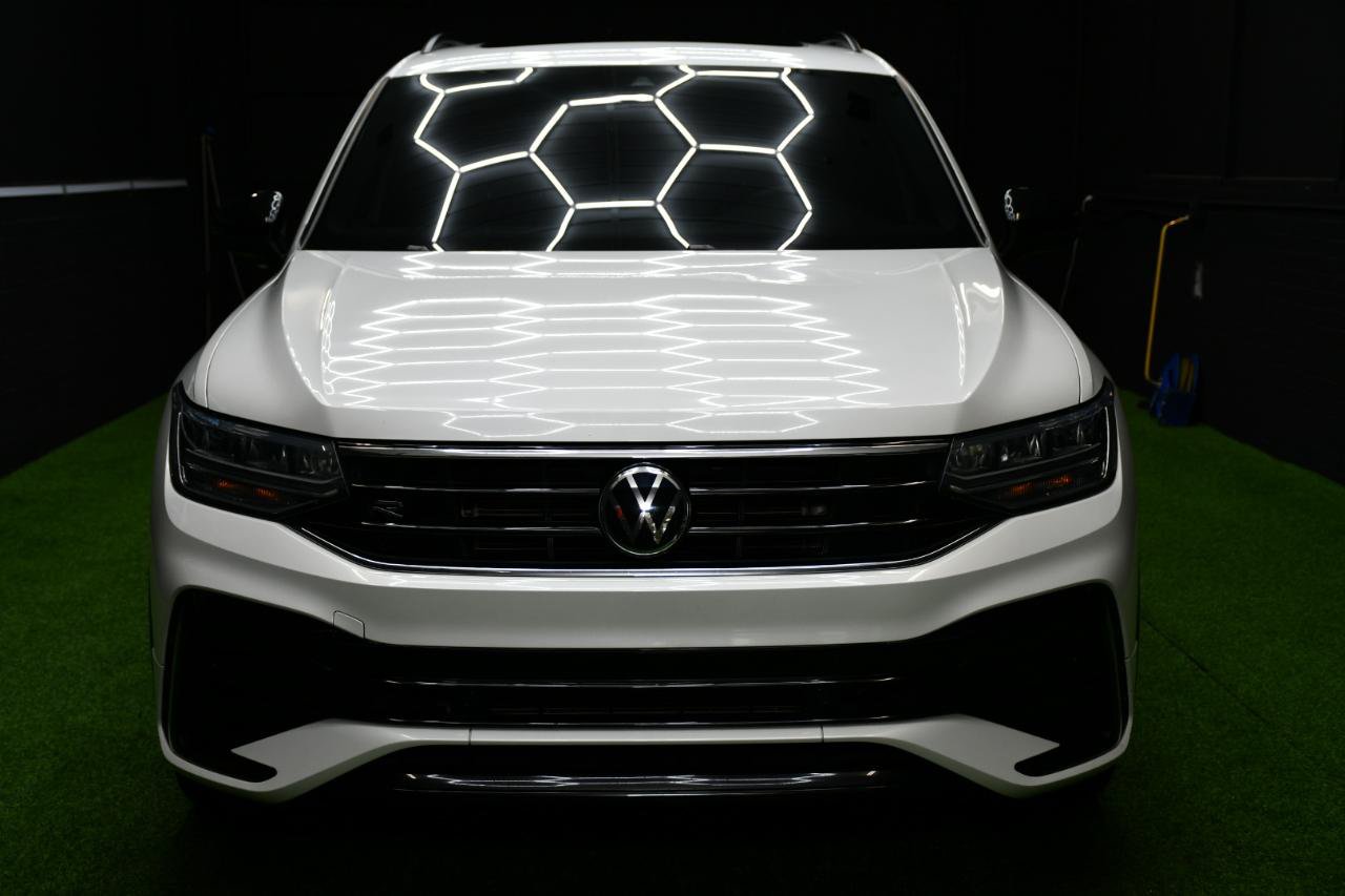 Used 2023 Volkswagen Tiguan SE R-Line FWD image 11