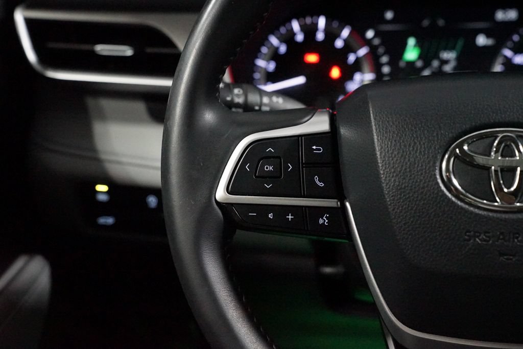 Certified 2024 Toyota Highlander XLE FWD image 14