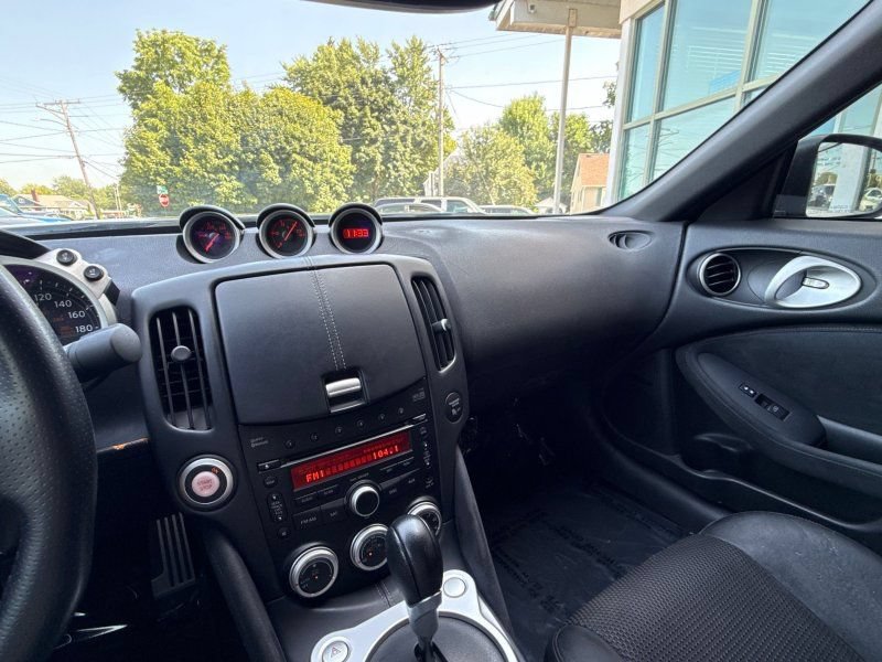 Used 2010 Nissan 370Z Touring RWD image 20