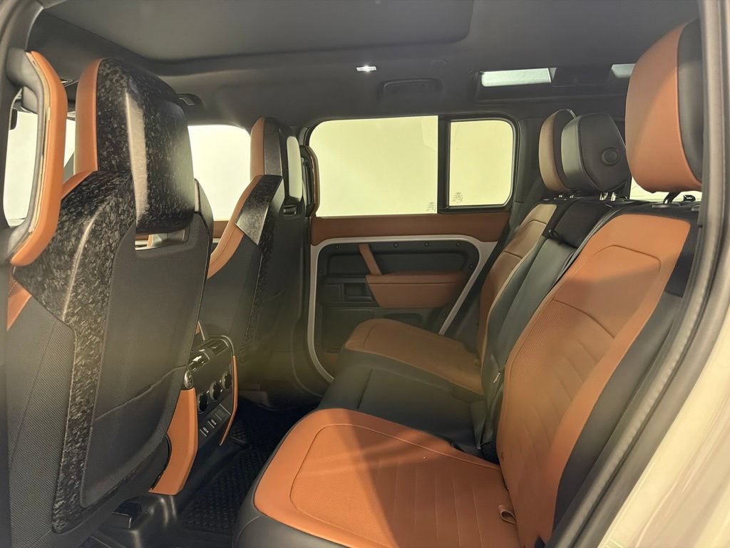 New 2026 Land Rover Defender 110 OCTA AWD/4WD image 22