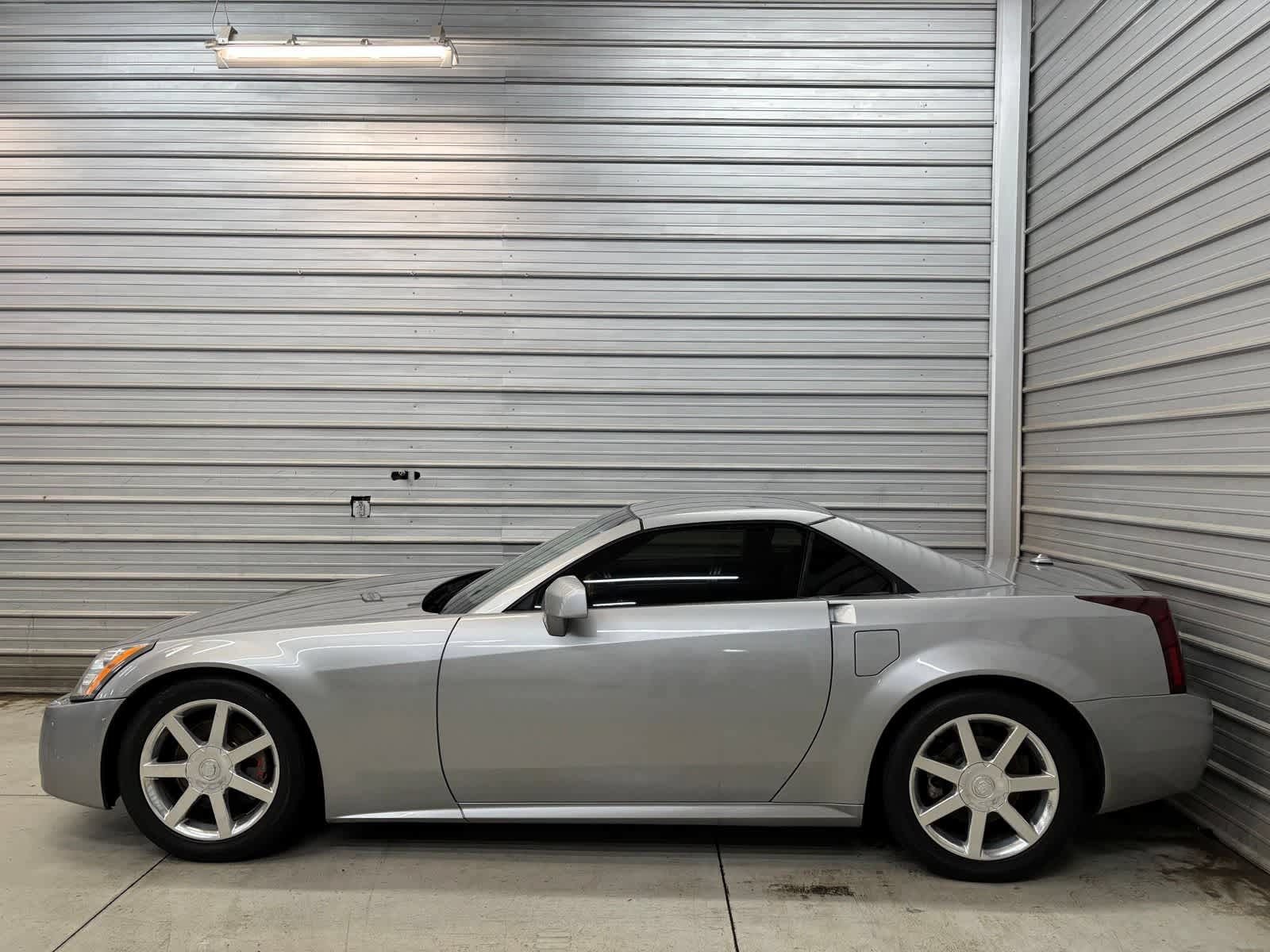 Used 2005 Cadillac XLR RWD image 8