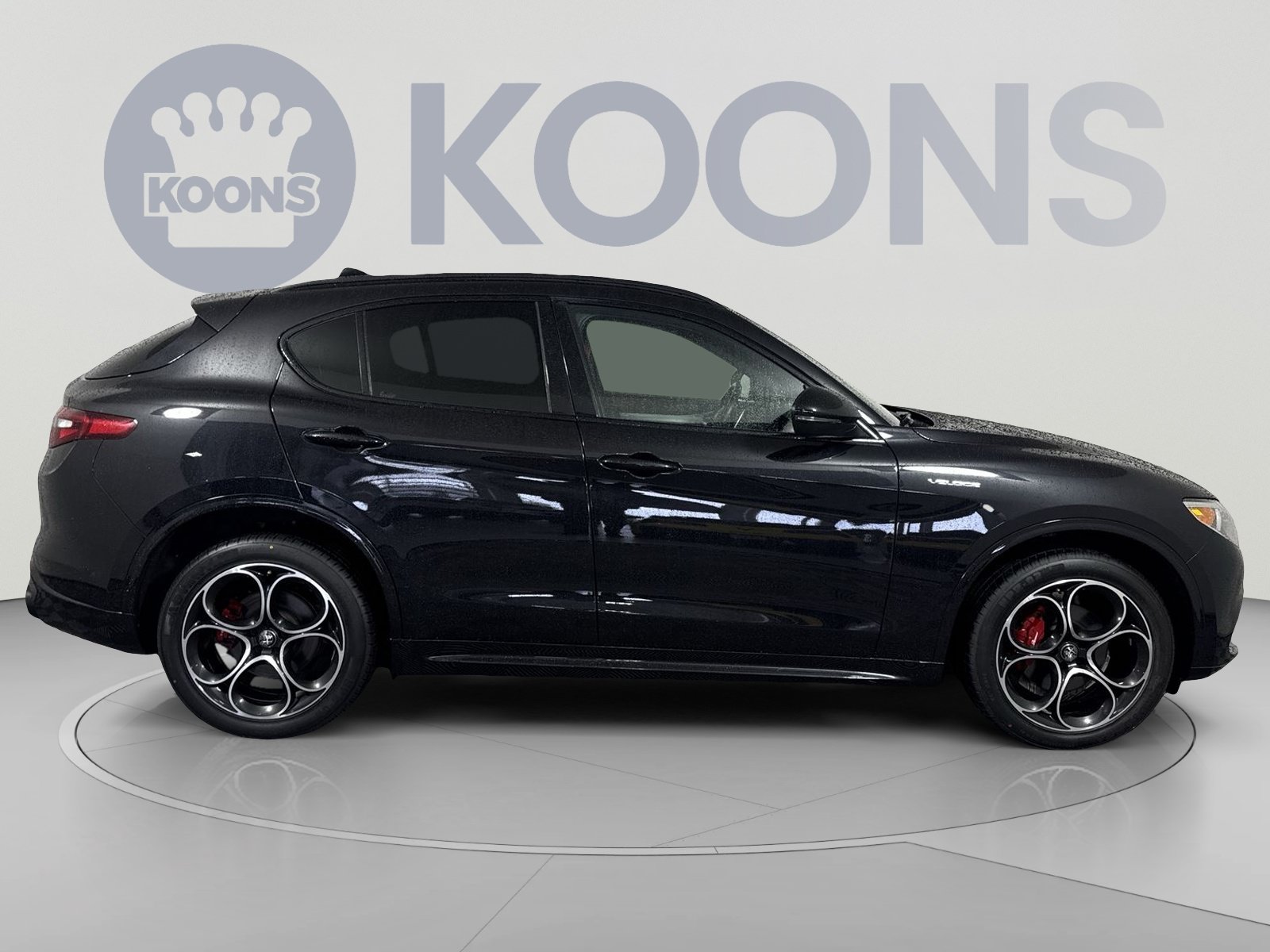 Used 2023 Alfa Romeo Stelvio Veloce AWD/4WD image 8