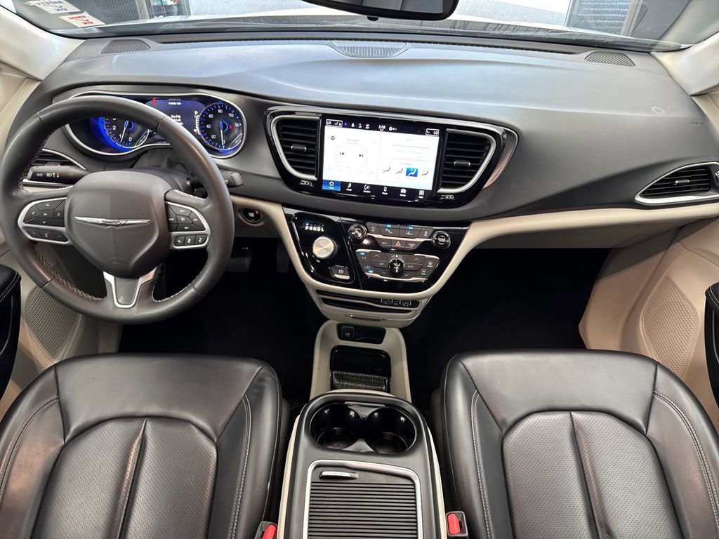 Used 2023 Chrysler Pacifica Touring-L image 12