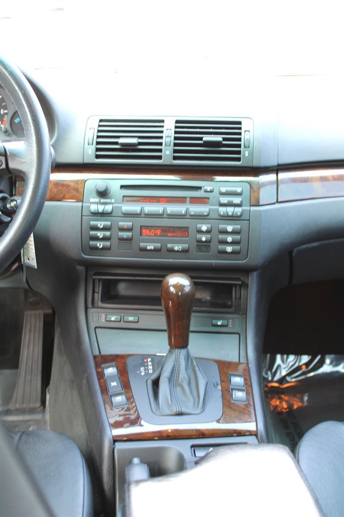 Used 2005 BMW 325i Sedan image 12