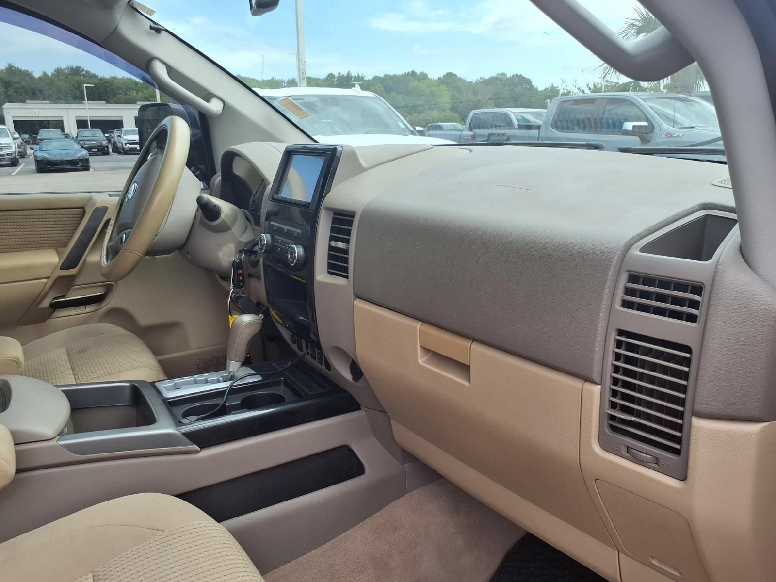 Used 2014 Nissan Titan SV w/ SV Value Truck Package RWD image 10