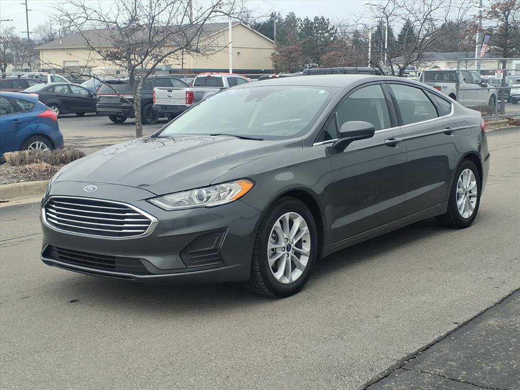 Used 2019 Ford Fusion SE image 3