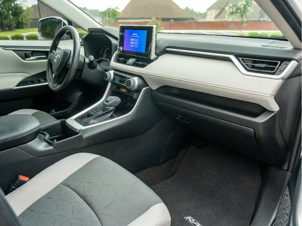 Used 2024 Toyota RAV4 XLE AWD/4WD image 17