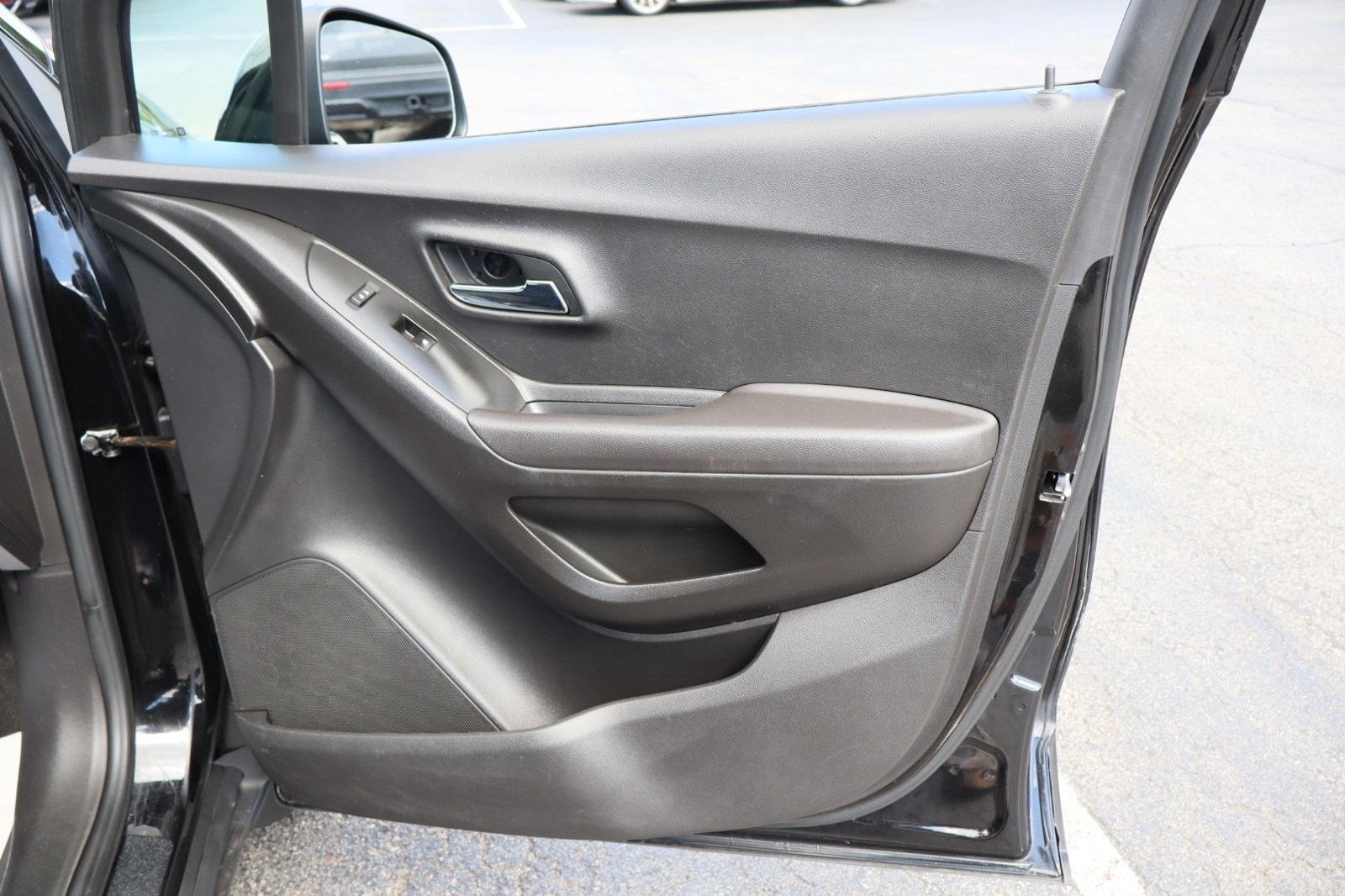Used 2020 Chevrolet Trax LS w/ LPO, Protection Package FWD image 31