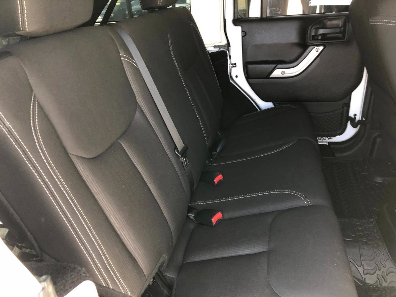 Used 2016 Jeep Wrangler Unlimited Rubicon image 51