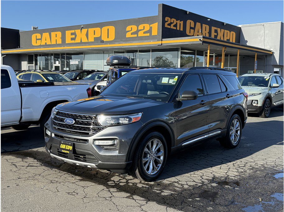 Used 2020 Ford Explorer XLT w/ Equipment Group 202A AWD/4WD image 30