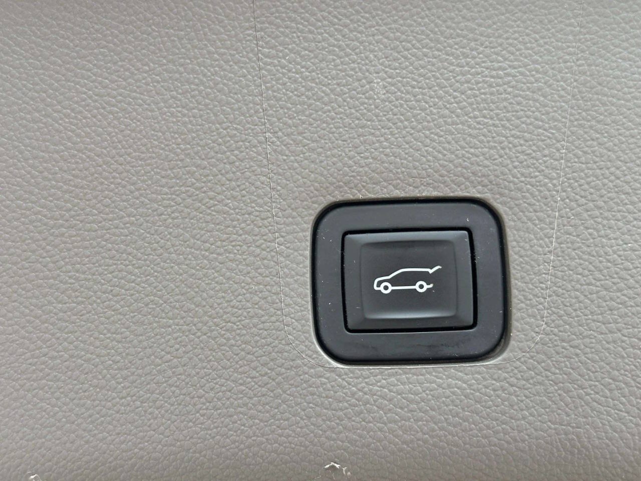 Used 2019 Chevrolet Traverse LT w/ LT Premium Package FWD image 15