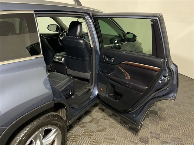 Used 2016 Toyota Highlander Limited image 32