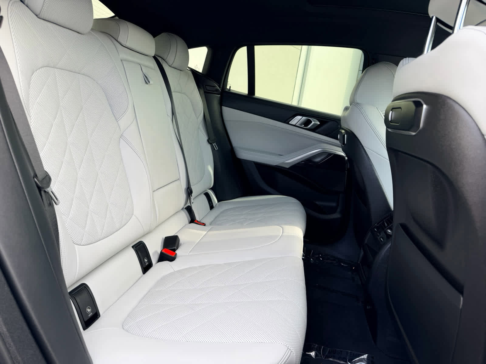 Used 2024 BMW X6 xDrive40i w/ Parking Assistance Package image 20