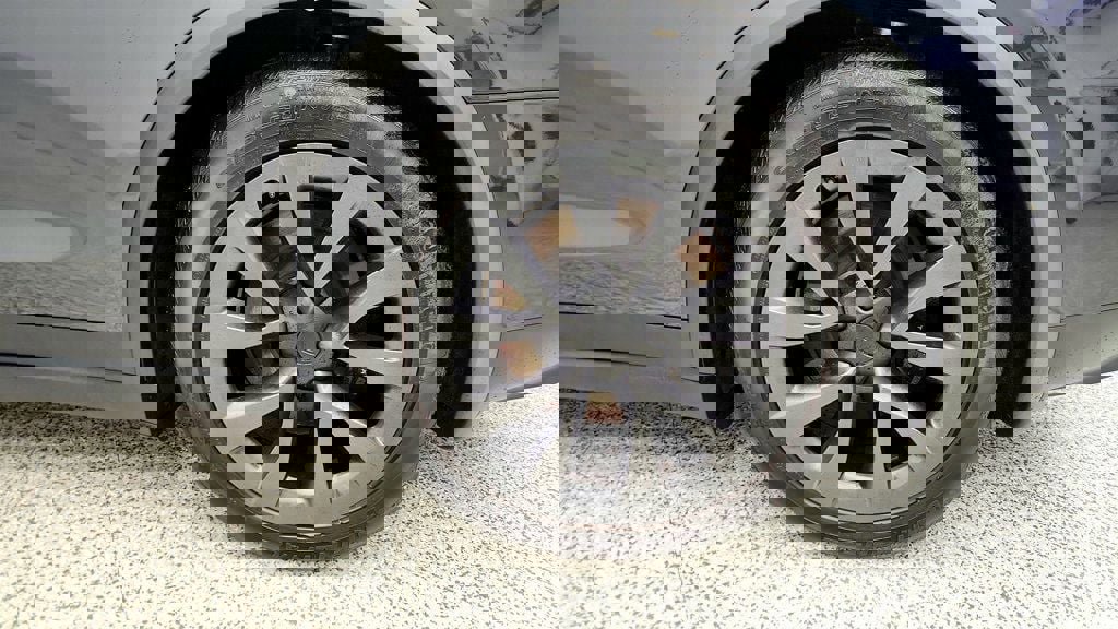 Used 2024 Tesla Model X image 9